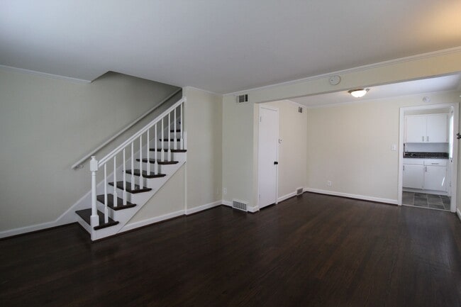 Building Photo - May FREE On This 2 Bedroom Duplex in North Kansas City