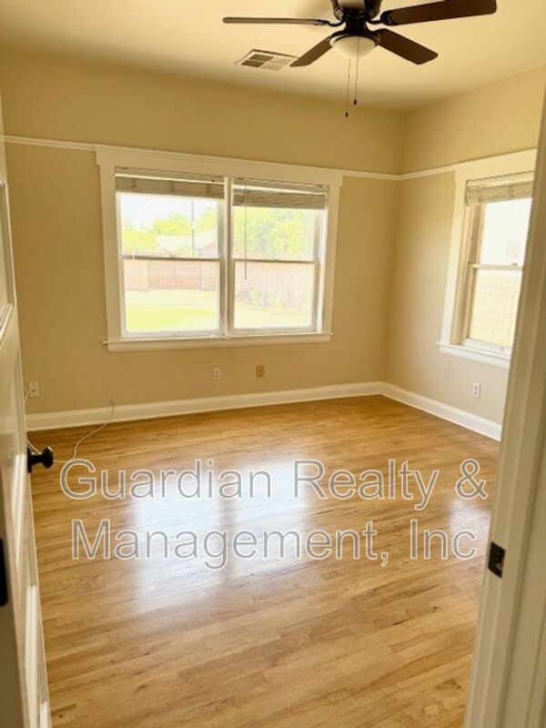 Building Photo - 59 W Encanto Blvd