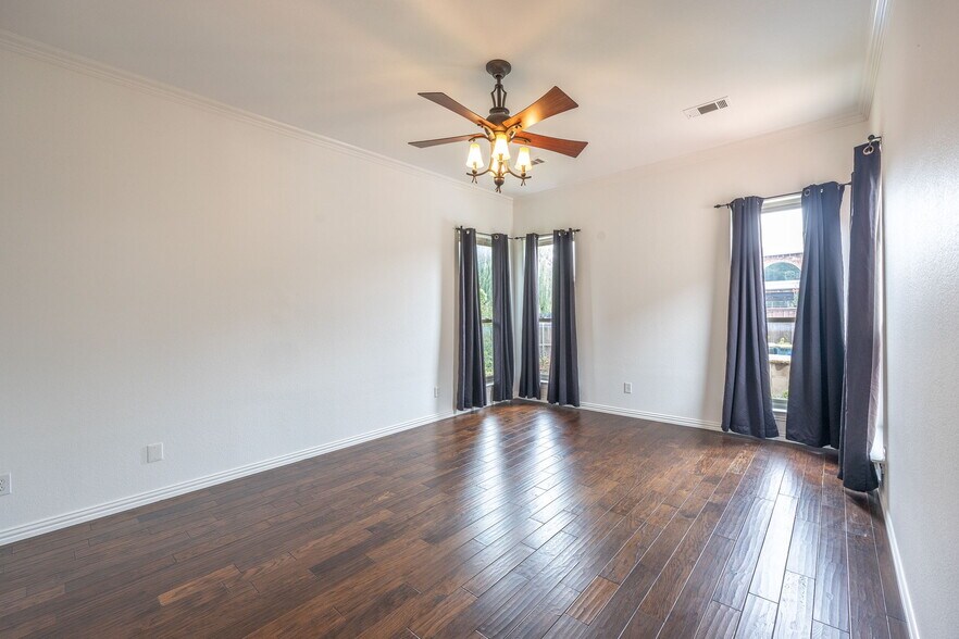 Building Photo - 11821 Cotswold Dr