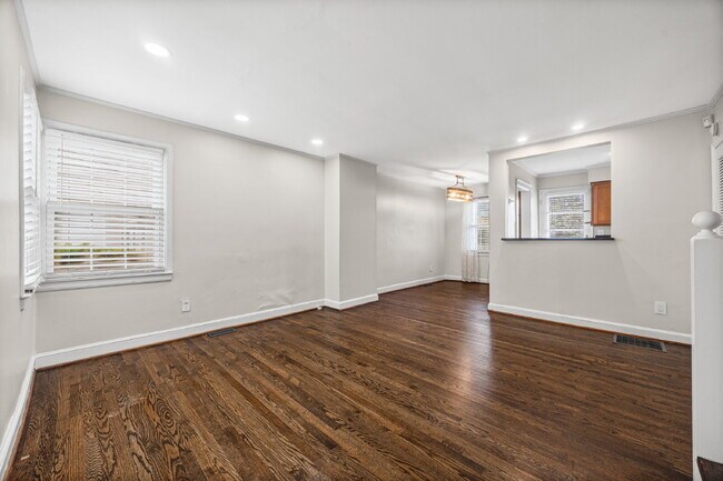 Building Photo - 512 Wakefield Dr