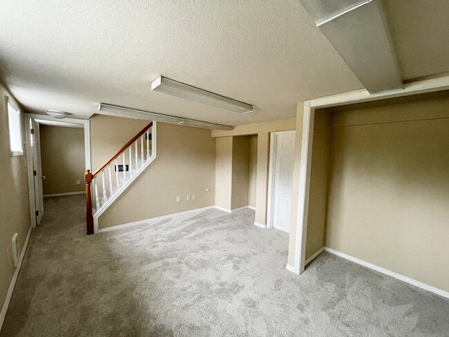 Building Photo - 9905 NE 46th Ct