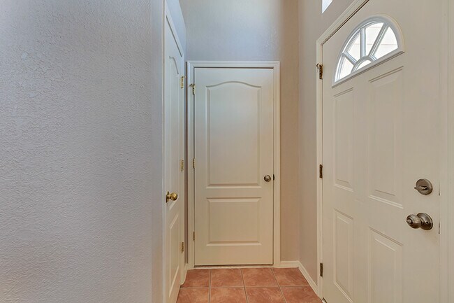 Building Photo - 1417 Plaza Verde Dr