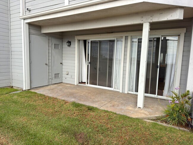 Building Photo - Well Kept 2BD Condo with Sunset Views