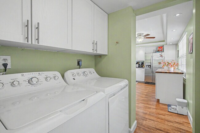 Building Photo - 3930 Oaks Clubhouse Dr