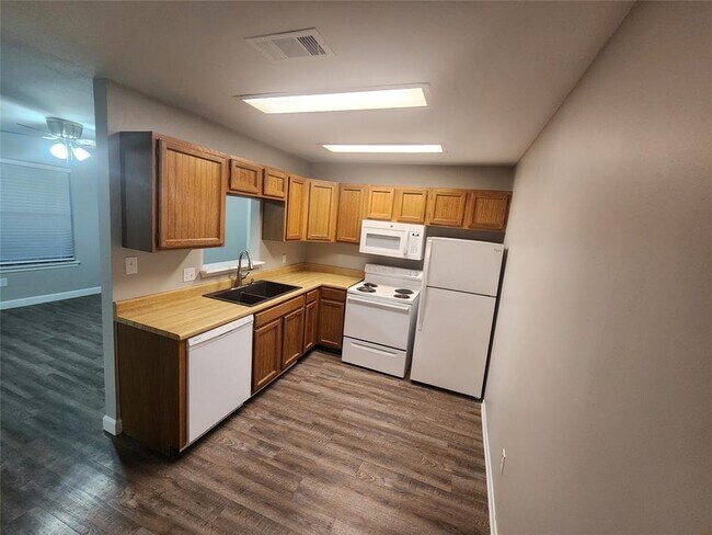 Building Photo - 1624 Aquarena Springs Dr