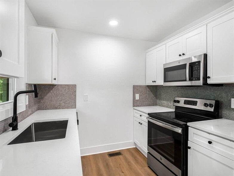Building Photo - 454 Oak Dr SE