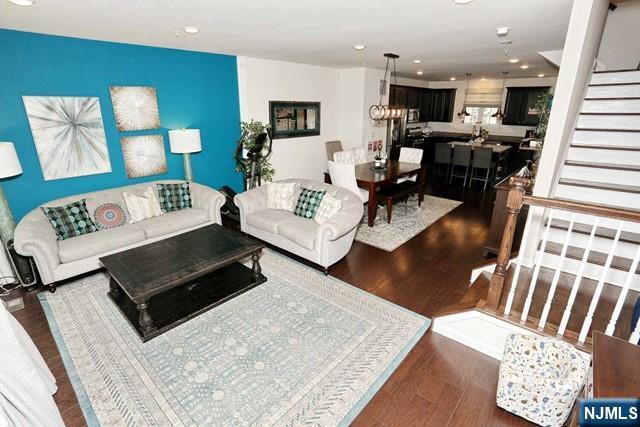 Building Photo - 4-12-30 30th St