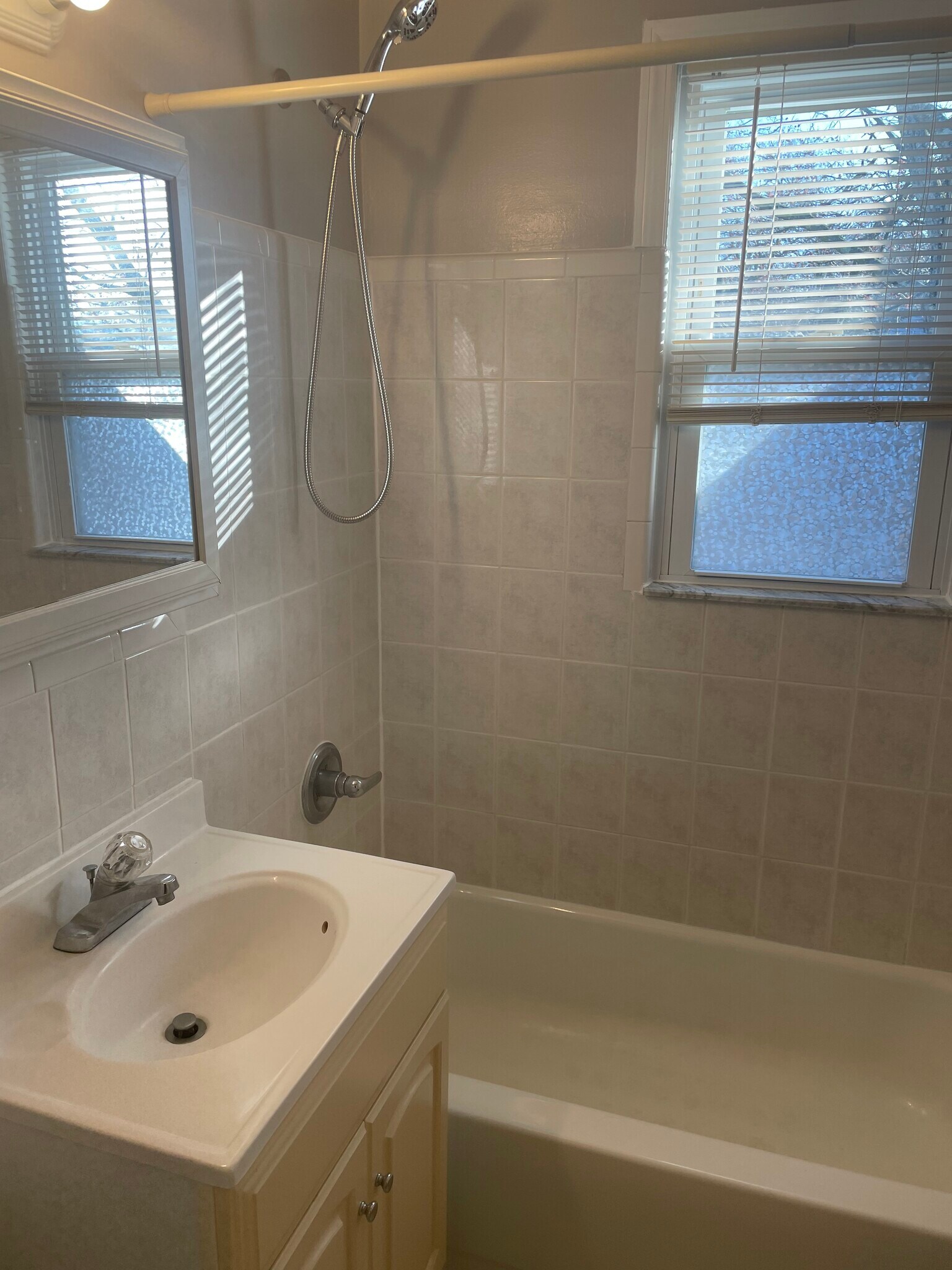 Building Photo - 343 Bloomfield Ave