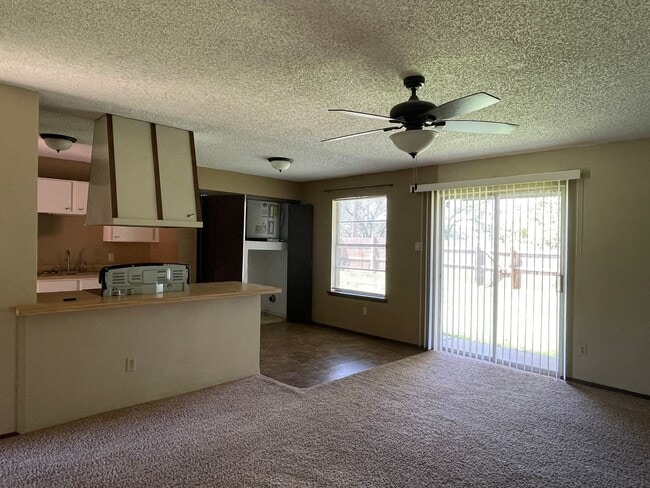 Building Photo - 4009 Eastridge Dr