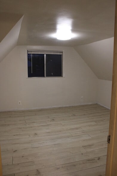 Building Photo - 324 9th St