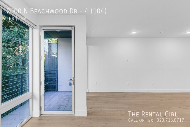 Building Photo - 2000 Beachwood Dr