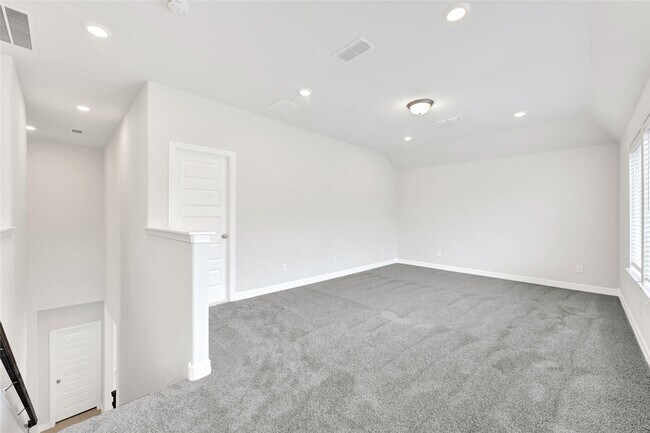 Building Photo - 9319 Galloway Wds Trl