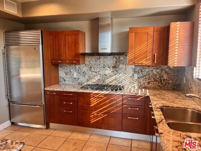 Building Photo - 8609 W Knl Dr