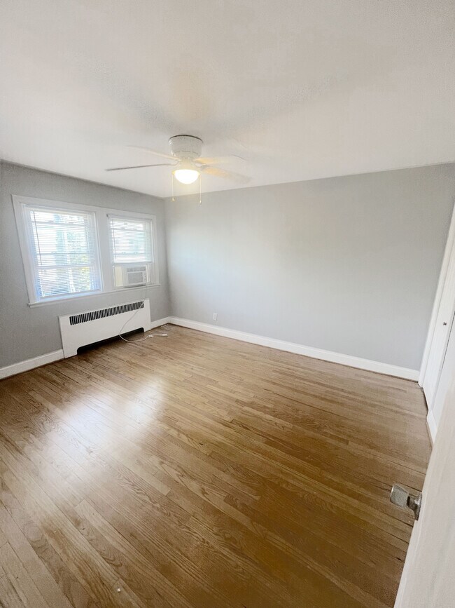 Building Photo - 43 E Burke Ave