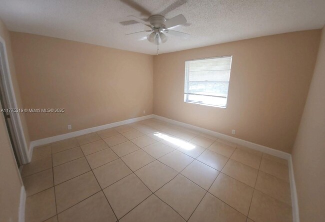 Building Photo - 8750 Royal Palm Blvd