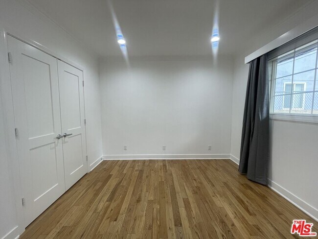 Building Photo - 1126 N Formosa Ave