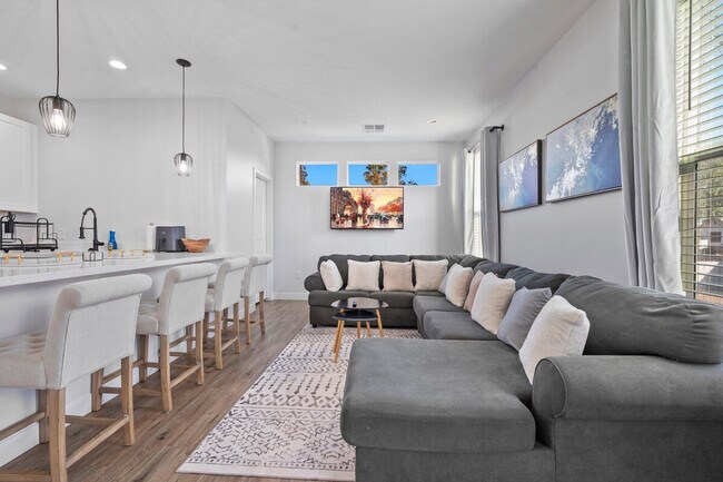 Building Photo - 3757 E Van Buren St