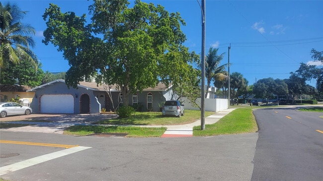 Building Photo - 616 SE 8th Ave