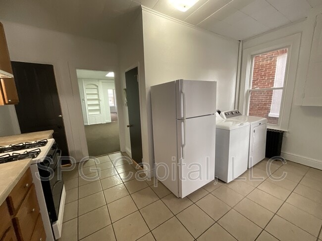 Building Photo - 284 W Jackson St