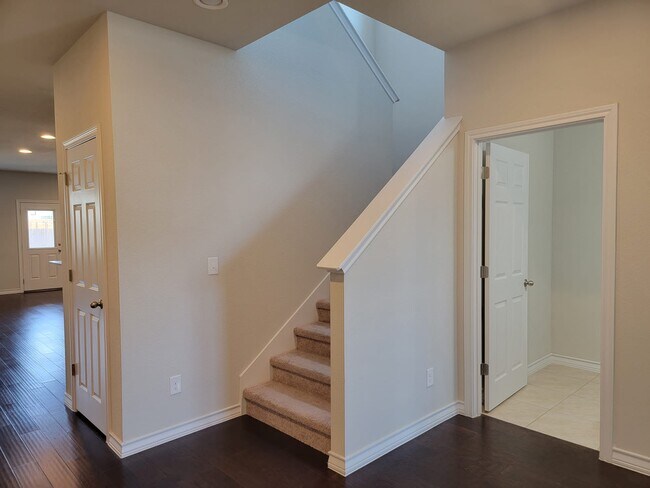 Staircase - 208 Magna Ln