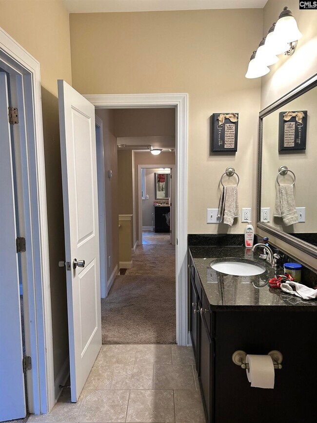 Building Photo - 105 High Bluff Ln