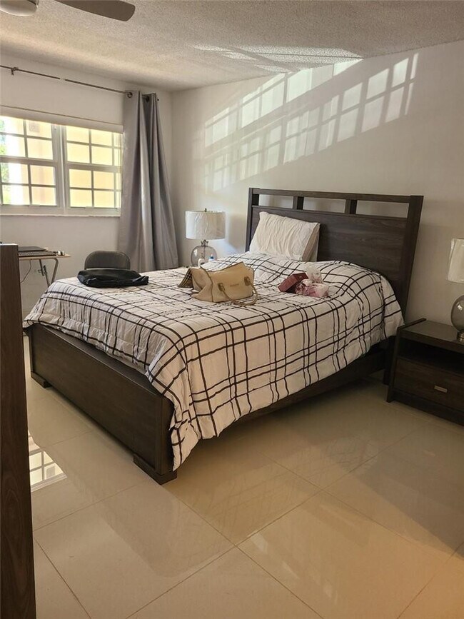 Building Photo - 3091 N Course Dr