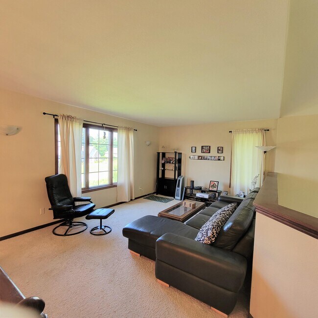 Building Photo - 520 Golden Eagle Ct