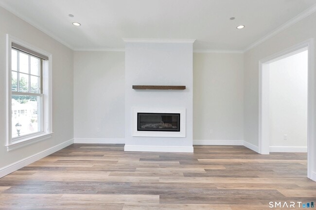 Building Photo - 1958 Post Rd