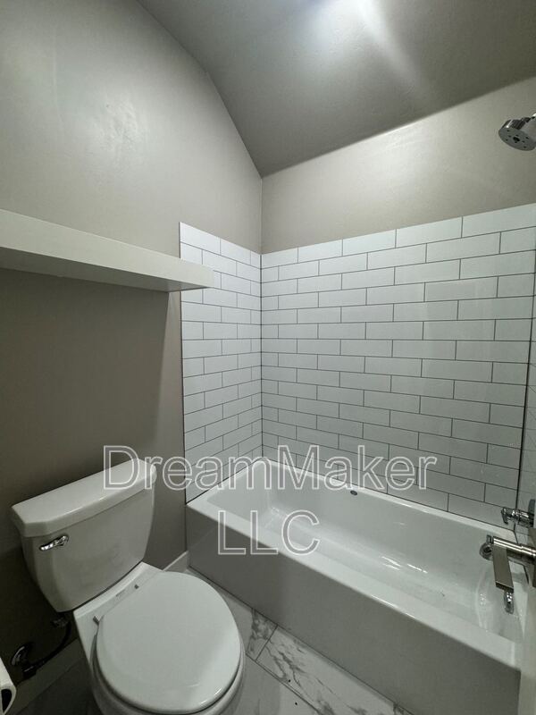 Building Photo - 790 Flowers Dr