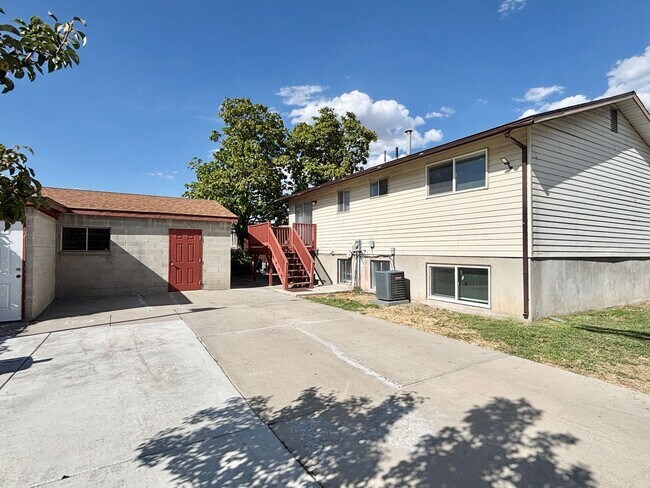 Building Photo - 403 N Morton Dr
