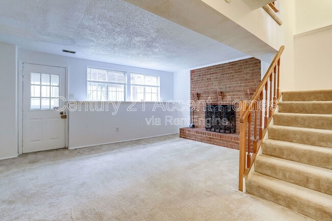 Building Photo - 5328 Larochelle Ct