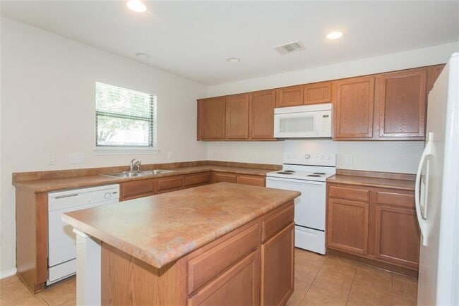 Building Photo - 505 Paseo Grand Dr