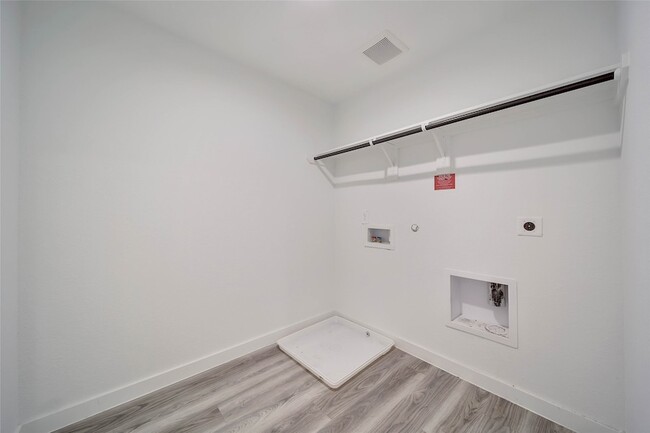 Building Photo - 12310 Greenwood Gate Dr