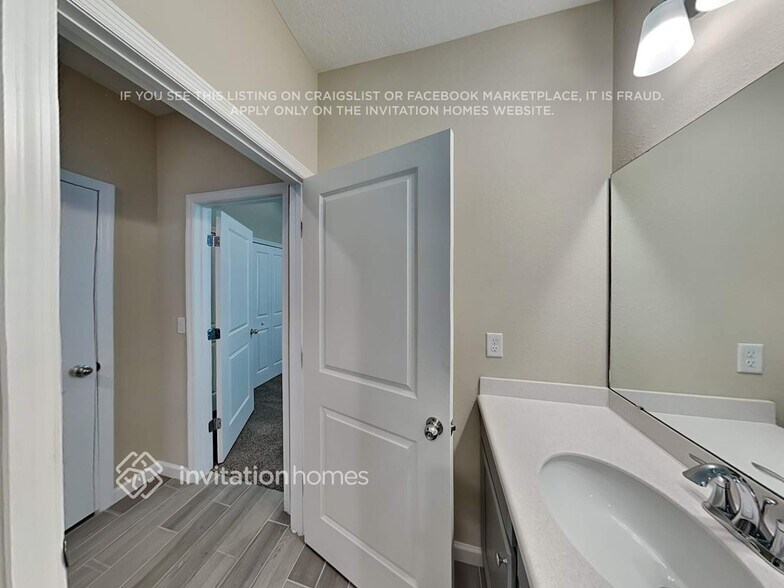Building Photo - 9890 Lemon Grass Ln