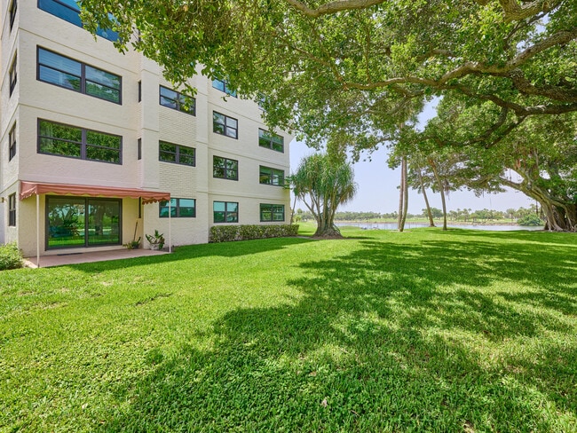 Building Photo - 374 Golfview Rd