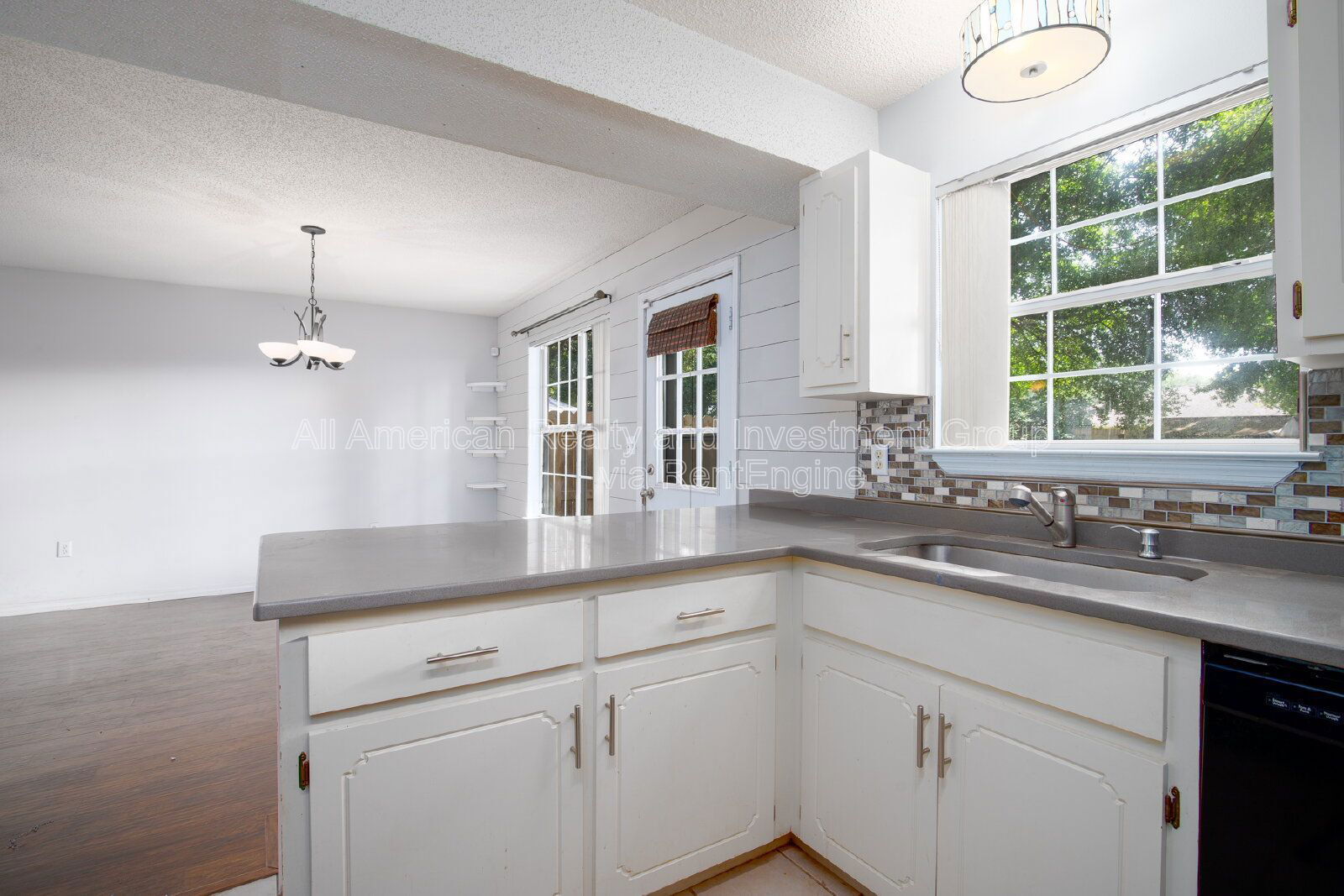 Building Photo - 426 Corvet St