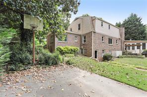 Building Photo - 119 Woodlawn Dr NE