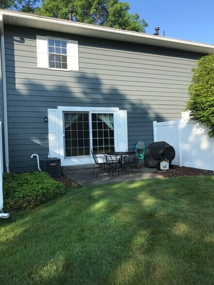 Building Photo - 1124 Appletree Ln