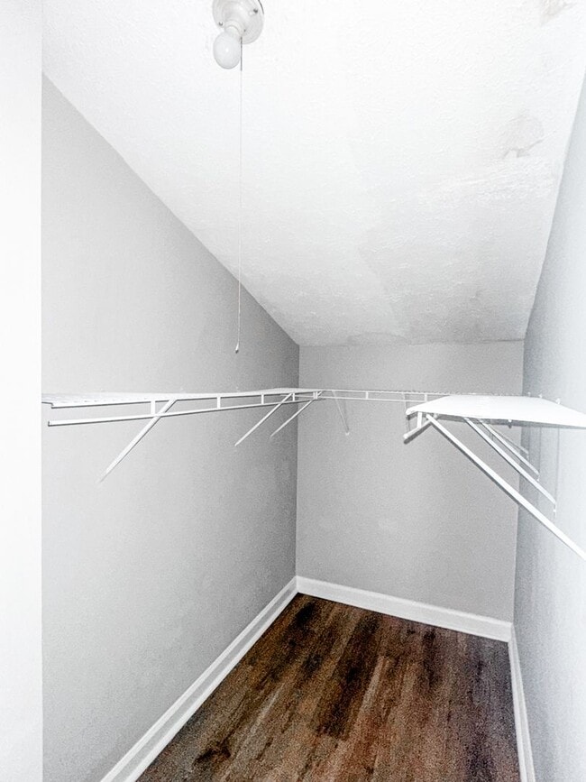 Building Photo - 2 bedroom/2.5 bathroom condo in Gainesville City Limits