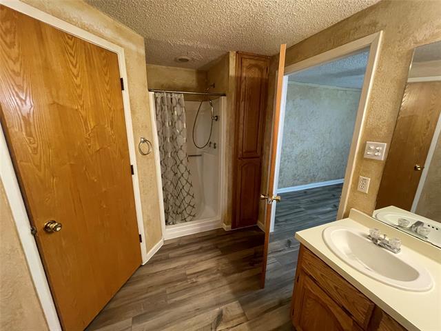 Building Photo - 122 S Main St