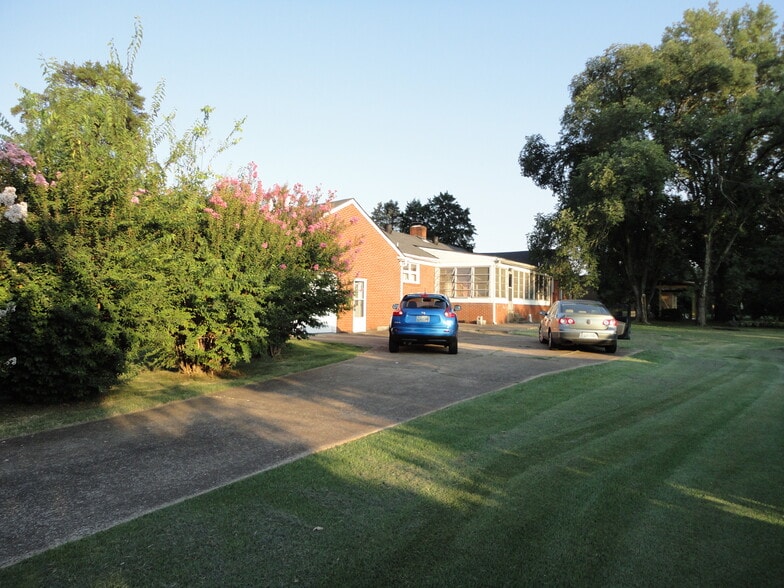 Building Photo - 1619 Jones Blvd