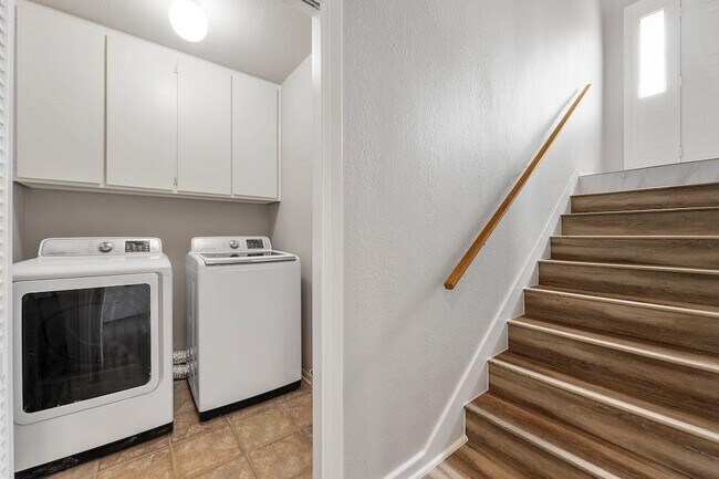 Building Photo - 409 Hi There