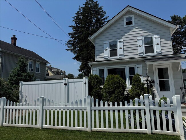 Primary Photo - 23 Miller St