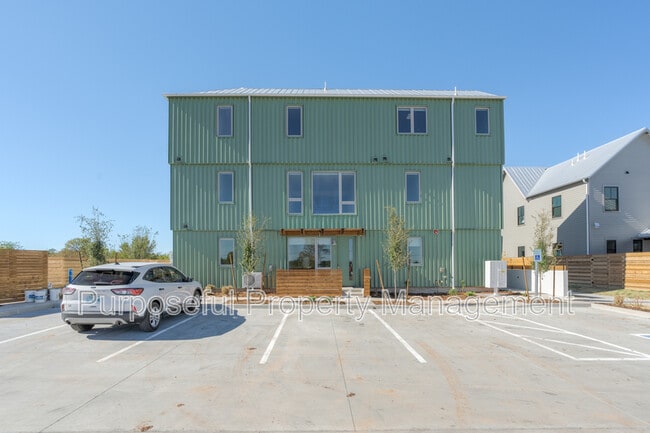 Building Photo - 934 Hangar Dr