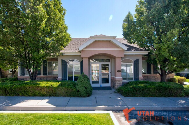 Building Photo - 2101 N Aurora Way