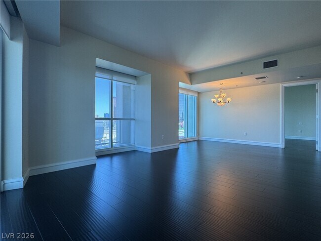 Building Photo - 2700 S Las Vegas Blvd