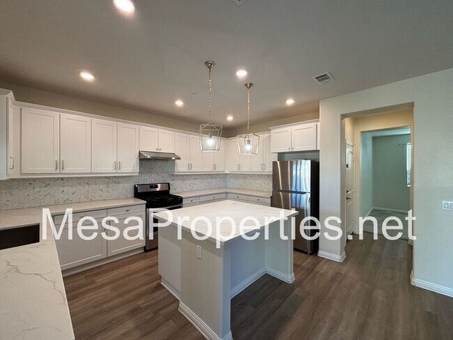 Building Photo - 12302 Del Sur St