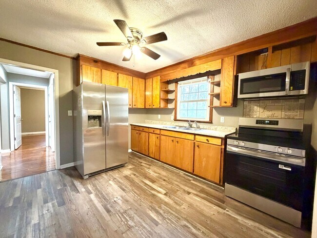 Building Photo - 838 Potters Ln