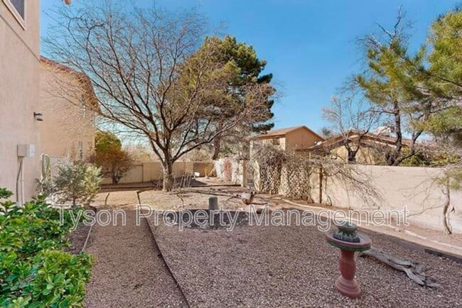 Building Photo - 10713 Towne Park Dr NE