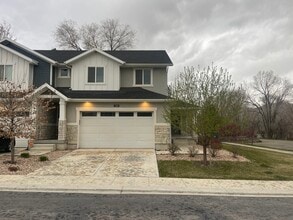 Building Photo - 1138 1740 W